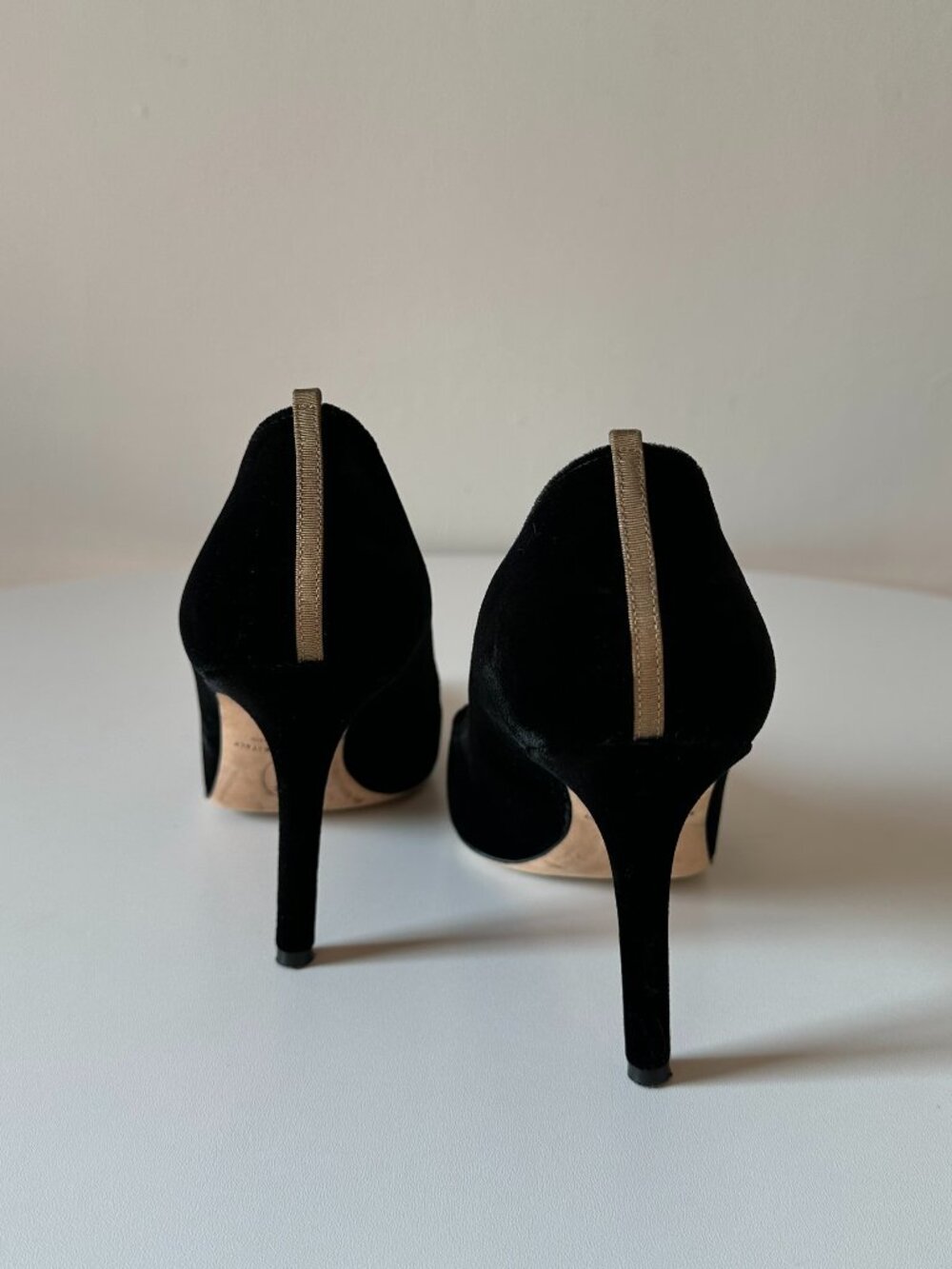 SJP Sarah Jessica Parker Black Velvet Stiletto Heels Size 37 Italian Luxury Pump